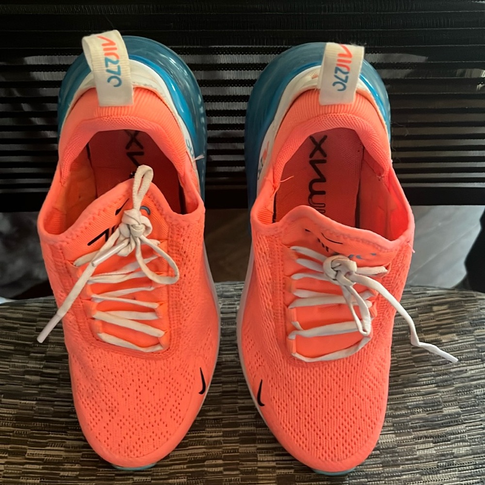 Nike Air 270 barely worn in great condition